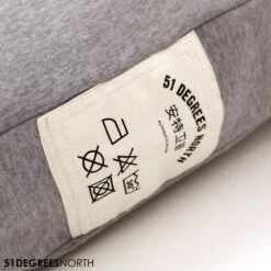 51 Degrees North Sweater Boxpillow -Hondenbenodigdheden Winkel 51 degrees north sweater boxpillow 209234 1000 none